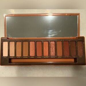 Urban Decay Naked Heat Eyeshadow Palette